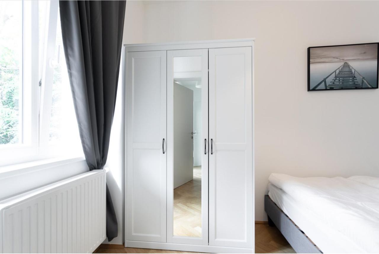 Charmante L Bg8 Viena