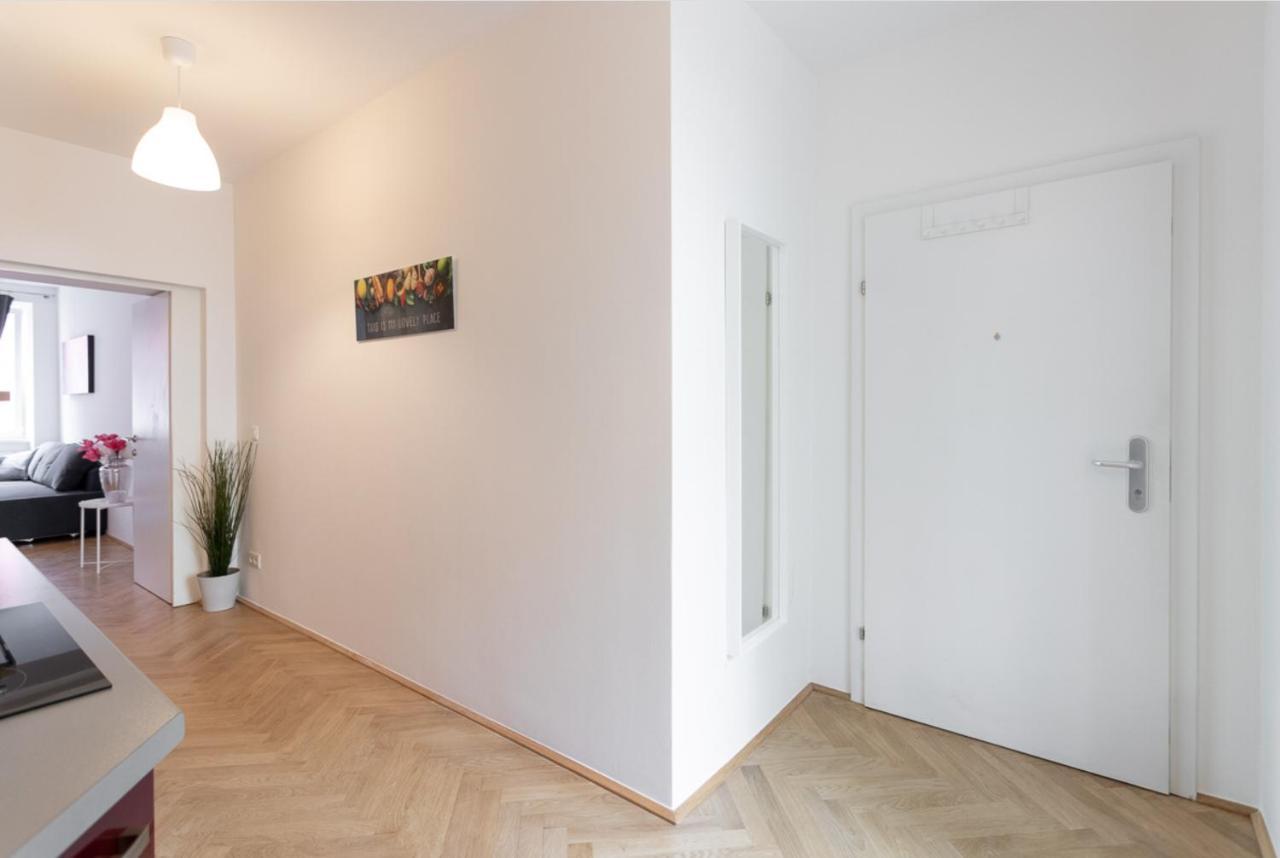 Charmante L Bg8 * Viena