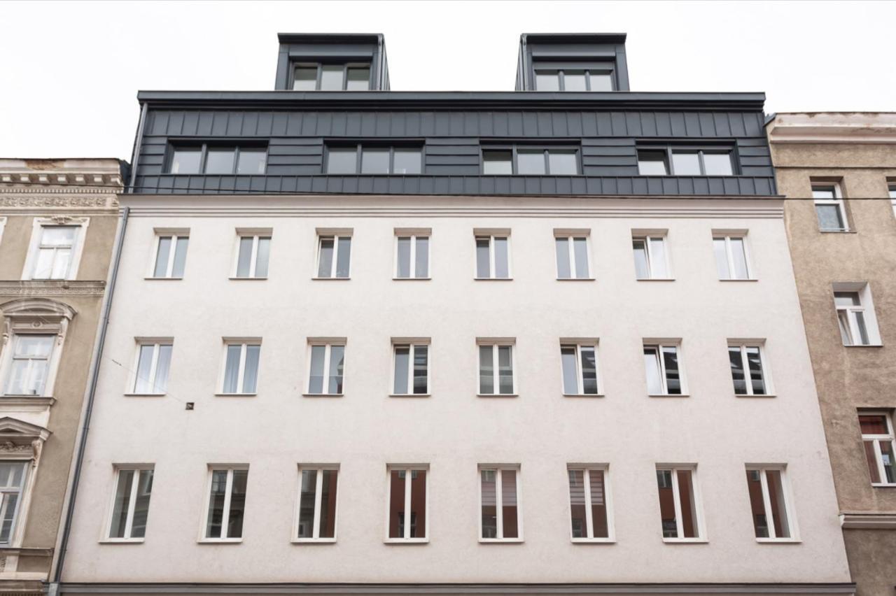 Charmante L Bg8 * Viena